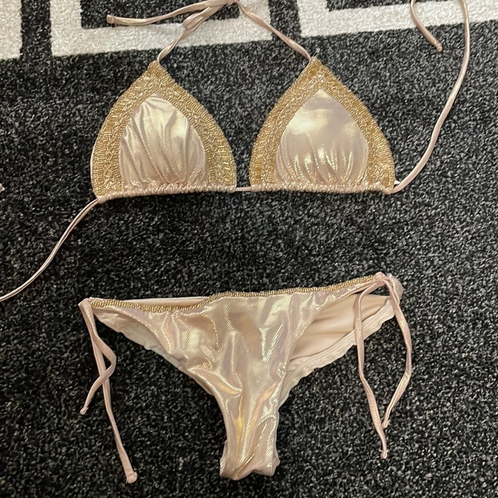 Swimsuit size S(bottom)M(top) never worn, bought in Miami